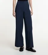 Pantalón wide leg de sastrería color azul marino, con bolsillos delanteros incorporados.