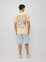 Remera color ladrillo de manga corta con cuello redondo y logo de la marca estampado en el frente.