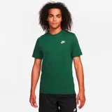 Remera de algodón, color verde, con logo de Nike bordado en el pecho y manga corta.