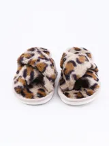 Pantuflas abiertas color rosa con estampado animal print.