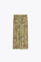 Falda midi de viscosa con estampado floral en tonos verde, marrón y beige. Cintura elástica con cordones laterales ajustables.