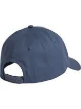 Gorra azul con visera curva y logo de Calvin Klein Jeans bordado en el frente.