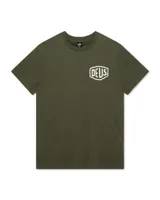 Remera verde militar de algodón con cuello redondo y manga corta. Estampado en el pecho con el logo de la marca Deus en color blanco.