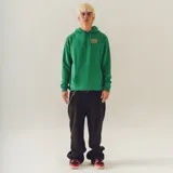 Canguro verde con capucha y estampado de Eminem en la espalda.