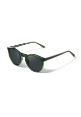 Gafas de sol Eco Shades Fontana con montura redonda gris y lentes verdes. Fabricadas con acetato biodegradable y lentes de PMMA reciclado.
