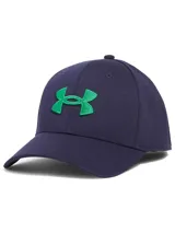 Gorro Under Armour color verde militar con logo bordado en negro.