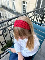 Vincha tejida al crochet color rosa.