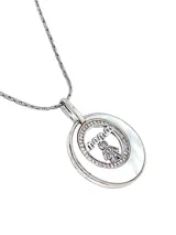 Dije de plata con circonias y nácar, con la palabra 'mama' en el centro, diámetro de 23mm.