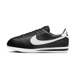 Championes Nike Cortez negros con logo blanco.