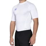Remera de hombre Umbro, térmica, color azul con logo estampado en el pecho.