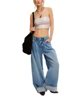 Top bandeau ajustado de tejido acanalado con acabado brillante, sin tirantes.