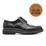 Zapato de vestir acordonado negro de cuero con detalles de perforaciones y suela de goma.