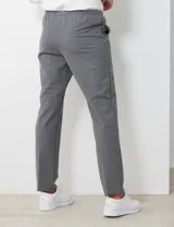 Pantalón jogger blanco de algodón con pretina elastizada.