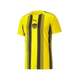Camiseta de fútbol Puma del Club Atlético Peñarol, modelo Striped Jersey. Diseño a rayas verticales amarillas y negras con escudo del club en el pecho y logo de Puma en el hombro.