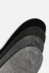 Pack de cuatro pares de calcetines tobilleros de algodón en tonos de gris y negro.