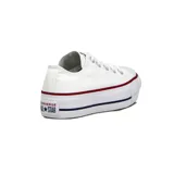 Championes Converse Chuck Taylor con plataforma, color blanco con detalles en rojo y azul.