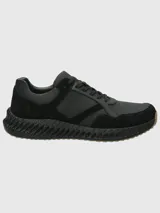 Zapatillas urbanas negras con detalles en gamuza y suela track.