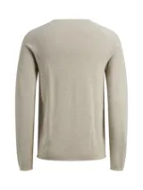 Sweater de punto color beige con cuello redondo y mangas largas.