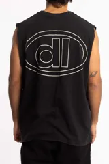 Musculosa azul con efecto gastado y logo estampado en el pecho.