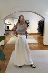 Musculosa corta de punto acanalado color gris.