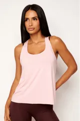 Musculosa celeste de corte holgado, con espalda deportiva y logo estampado en el lateral inferior.