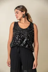 Blusa sin mangas de paillette negra, con corte suelto y escote redondo.