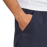 Pantalón corto de entrenamiento color azul, confeccionado con tecnología Aeroready que mantiene la piel seca.