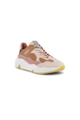Zapatilla deportiva tipo chunky sneaker, con plataforma gruesa blanca y capellada en tonos nude, rosa pálido y marrón. Presenta superposiciones de cuero y un diseño moderno y voluminoso.