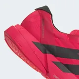 Championes Adidas Adizero Adios Pro 4 color fucsia con detalles en negro. Diseñados para corredores veloces, con varillas de carbono ENERGYRODS 2.0, mediasuela con perfil curvado y tecnología de espuma de doble capa ultraligera LIGHTSTRIKE PRO. Suela con compuesto de caucho Continental™ y tecnología LIGHTTRAXION.