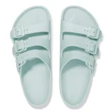 Sandalias tipo zueco de plataforma, color verde menta claro, con dos tiras ajustables con hebillas.