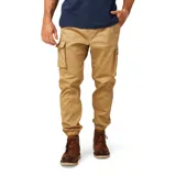 Pantalón cargo color beige de corte slim, con cintura elástica ajustable con cordón, bolsillos laterales tipo cargo con solapa, bolsillo trasero para herramientas y puños elásticos en los tobillos. Confeccionado en tejido ligero de mezcla de algodón y spandex.