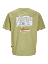 Camiseta verde oliva de manga corta y cuello redondo con calce holgado. Estampa en la espalda con impresión de goma de tacto suave con diseño de ventana con flores.