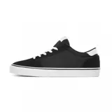 Championes urbanos Etnies Calli Vulc, con capellada combinada en lona gris y gamuza verde oscuro, logo blanco en el lateral, detalles en naranja y suela vulcanizada blanca.