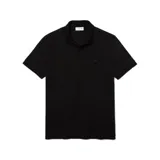 Remera tipo polo negra de hombre, con cuello reforzado y botones ocultos, de corte regular fit.