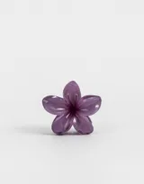 Broche para el pelo con forma de flor de cinco pétalos color lila.