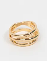 Anillo dorado de metal con diseño de múltiples aros.