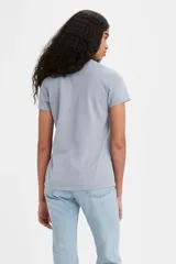Remera de corte regular con logo de Levi's en el frente, confeccionada en algodón.