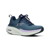 Championes deportivos Skechers Go Run Elevate 2.0 color azul marino con detalles en lila. Capellada de tejido técnico con superposiciones sintéticas, plantilla Air-Cooled Goga Mat, amortiguación ULTRALIGERA y suela de tracción flexible.