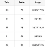 Top strapless color crudo, con diseño bordado y tachas metálicas.