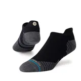 Medias deportivas cortas negras con ligera amortiguación y tecnología Feel360™ e InfiKnit™ para mayor comodidad.