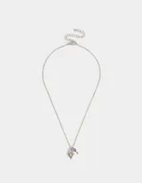 Cadena dorada con dije de candado en forma de corazón y llave con corazón lila.