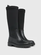 Botas de agua Calvin Klein Jeans negras, de caña alta y suela track. Fabricadas en goma y neopreno.