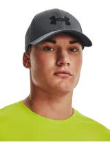 Gorro deportivo Under Armour color gris con logo bordado en negro.