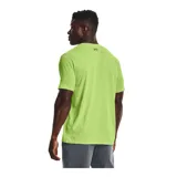 Remera celeste de Under Armour, corte clásico, mangas cortas y logo estampado en el pecho.