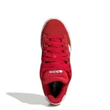 Championes Adidas Grand Court Alpha, color rojo con detalles en blanco. Zapatillas de cuero con las tres tiras clásicas de Adidas en los laterales y suela de goma.