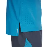 Remera deportiva Under Armour Launch Elite para hombre, color celeste con logo reflectivo en el pecho. Confeccionada con tejido ligero y transpirable que absorbe la humedad y mantiene la frescura durante el ejercicio.