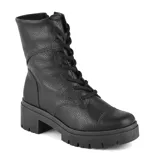 Bota corta de cuero negro con cordones y cierre lateral. Tiene plataforma y taco bajo.