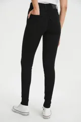 Jean negro de tiro alto, súper ajustado en cadera y muslos, con pierna súper ajustada y denim stretch.