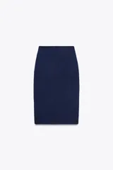 Falda midi azul marino de punto liso, de tiro alto con cintura elástica y abertura en la parte trasera.