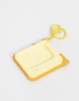 Llavero con forma de pizarra con diseño de panda, sol, arcoíris y bambú. Incluye un lápiz para escribir en la pizarra.